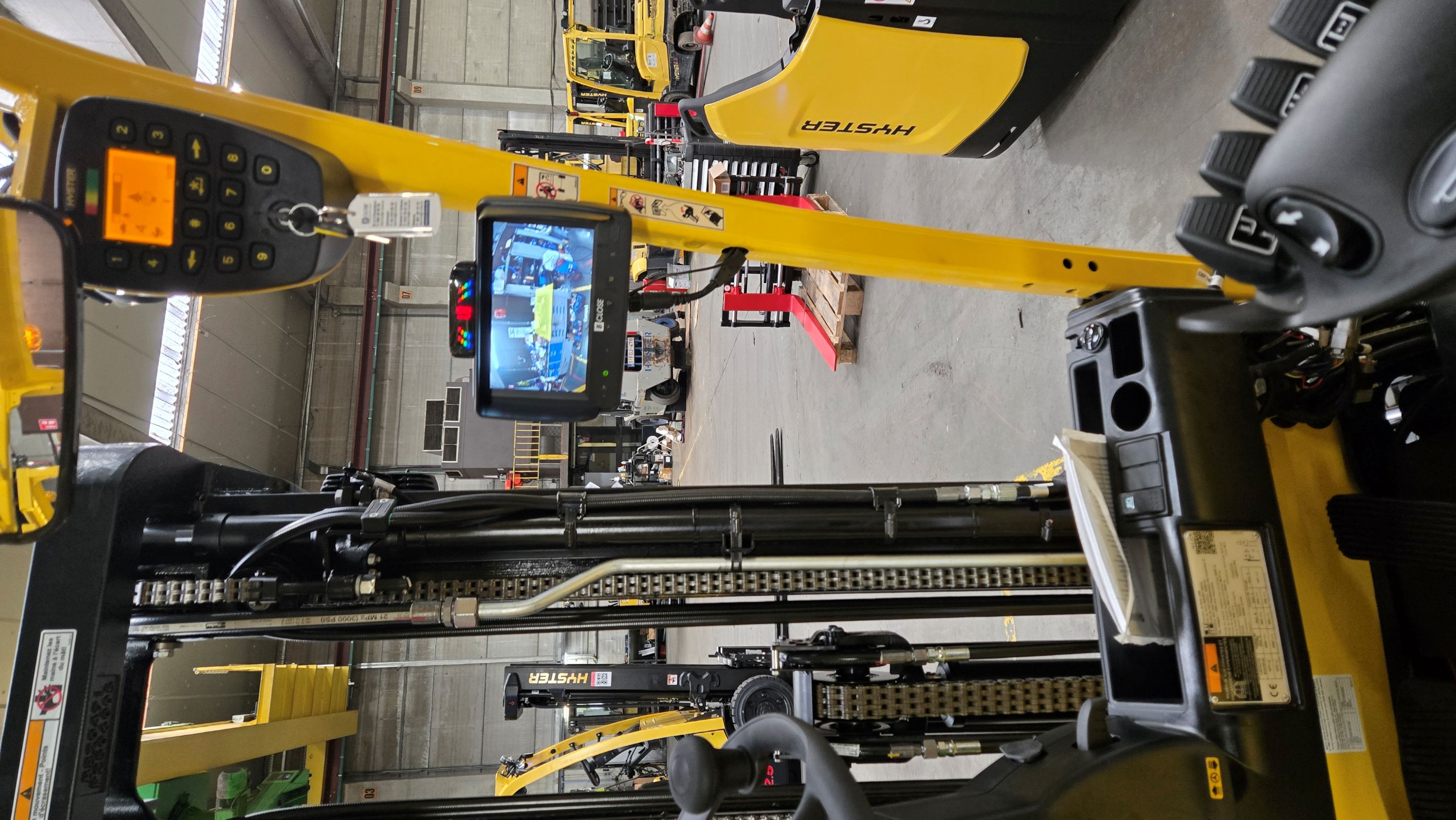 Hyster J2.0XN - Monitor in cabine